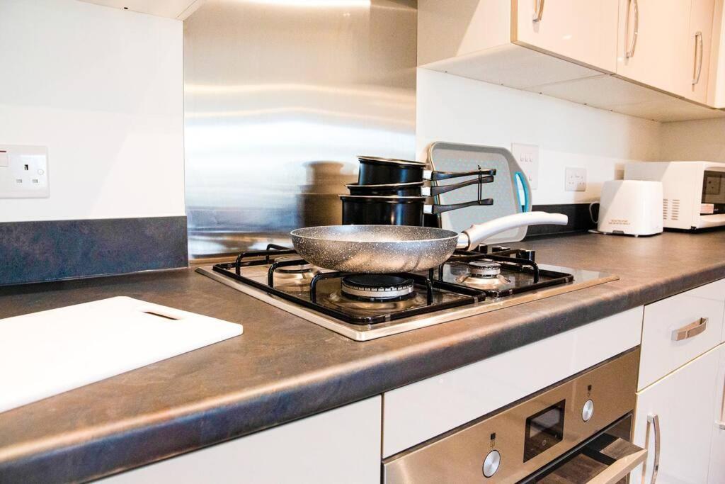 A Luxury 2 Bedroom Apartment With 2 Free Parking تشاتام المظهر الخارجي الصورة